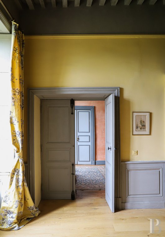 Dans l’ancienne province du Dauphiné, entre Lyon et Valence, un château du 14e siècle dominant un vaste paysage - photo  n°15